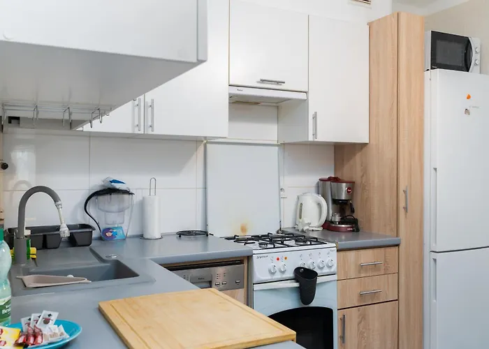 Jaremy Standard By Bookinghost Cracovia